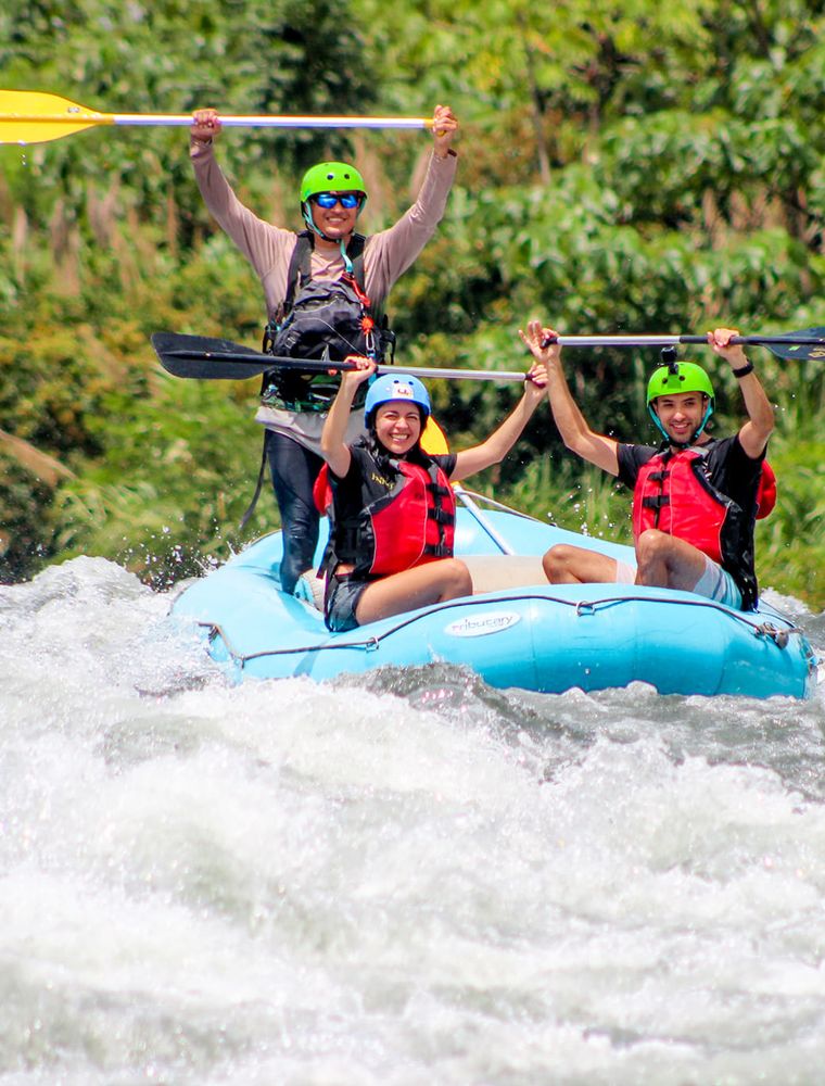 Whitewater rafting through rapids near La Fortuna